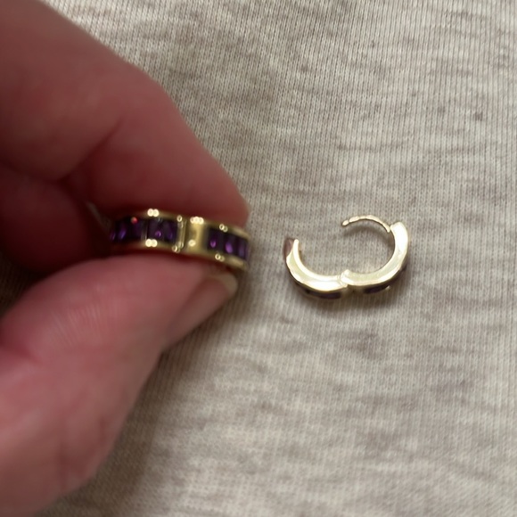 Kendra Scott purple and gold mini hoop earrings - Picture 2 of 8